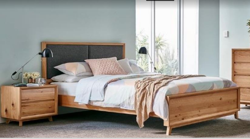 KING BOSTON TIMBER BED  - AS PICTURED