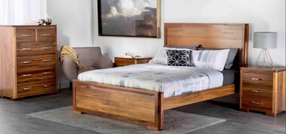  ARNE KING 5  PIECE (DRESSER)  BEDROOM SUITE - (MODEL:7-1-25-13-1-14)  AS PICTURED)